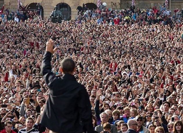 Zatmco dnes v ulicch davy lid protestuj proti Trumpovi, Obamu chodily...