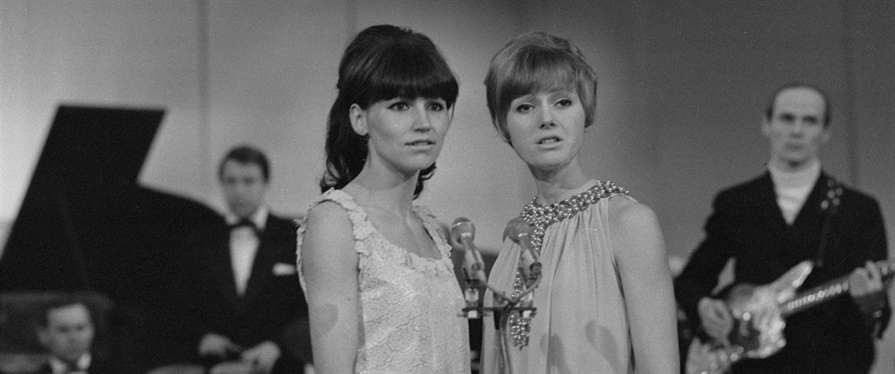 Marta Kubiová s Helenou Vondrákovou na ztracených zábrech z roku 1967.