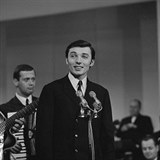 Karel Gott na ztracench zbrech z roku 1967.