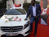 Kamerunec Michael Ngadeu se stal mistrem Afriky. Slavií byl odmnn novým autem.