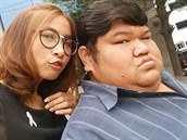 Siripa Boonraksolová a její manel Puwadol Kumthai z Thajska tvoí podivný pár....