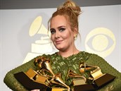 Adele promnila vech pt nominací, outfitem vak nepekvapila.