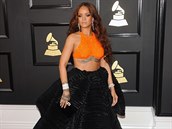 Rihanna psobila jako páv, róba jí vak sluela a rozhodn v davu nezanikla.