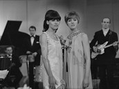 Marta Kubiová s Helenou Vondrákovou na ztracených zábrech z roku 1967.