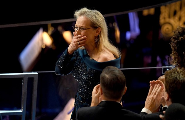 Aplaudující publikum Meryl Streep hned na zaátku penosu dojalo.