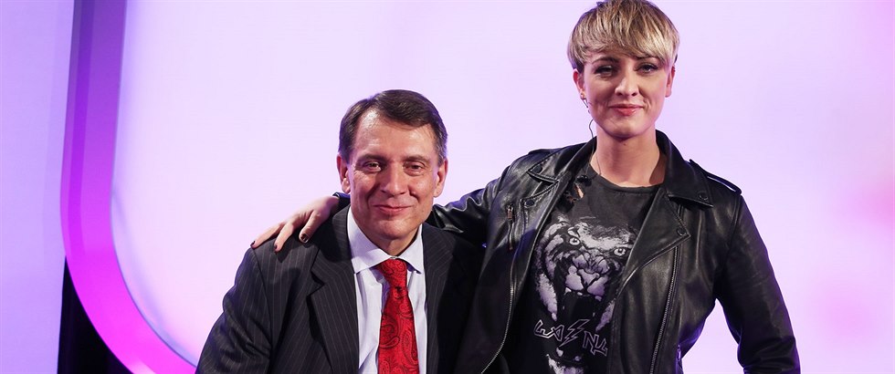 Expremiér Jií Paroubek s moderátorkou Telebrit Markétou Kivánkovou.