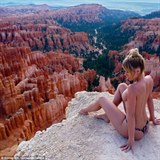 Sara Jean Underwood, bval modelka Playboye, cestuje nalehko