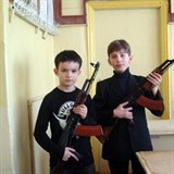 Ruské děti milují zbraně.