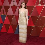 Emma Stone ve zlatých šatech Givenchy zazářila.