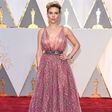 Scarlett Johansson byla v šatech okouzlující.
