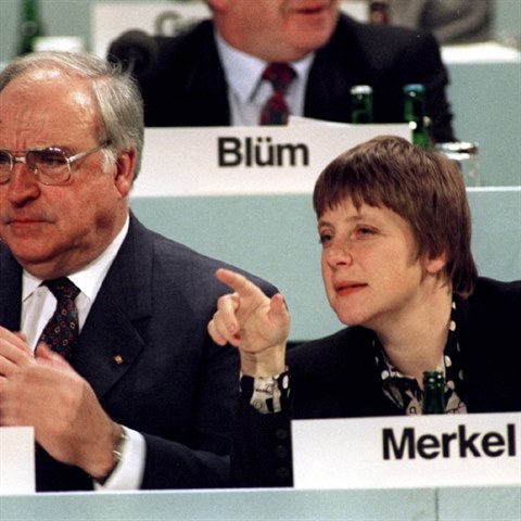 Bval kancl Helmut Kohl a jeho aka - souasn kanclka Angela Merkelov
