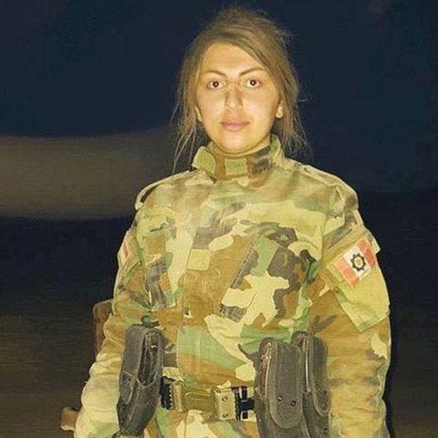 Kurdsk bojovnice ehıd Namıren (uprosted) zahynula.