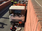 Zadrený nákladní vz v Barcelon