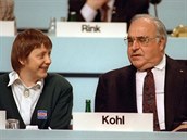 Bývalý kanclé Helmut Kohl a jeho aka - souasná kancléka Angela Merkelová
