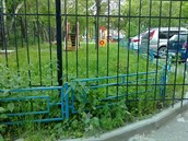 Plot v plotu je jist originální i v Rusku.