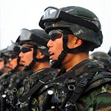 Pehldka nskch milic v ujgursk oblasti Sin-iang