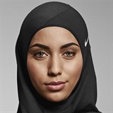 Nike zavádí na trh speciální sportovní šátek pro muslimky