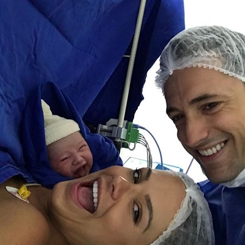 Prvn selfie hned po porodu
