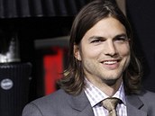 Ashton Kutcher se pokusil nahradit Charlieho Sheena...Jak podle vás uspl?