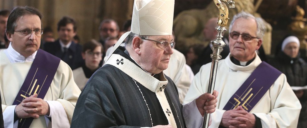 Poheb Miloslava kardinála Vlka, kterou celebroval Dominik Duka.