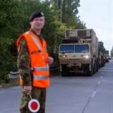 Vojenský konvoj projíždí Českem