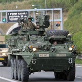 Vojenský konvoj projíždí Českem