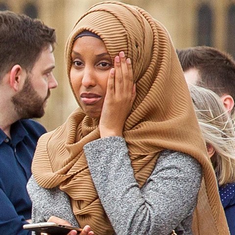 Muslimka na Westminsterskm most, kterou vyfotil Jamie Lorriman.