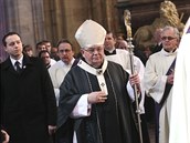 Kardinál Dominik Duka pichází na mi