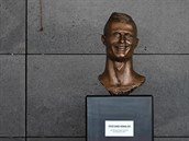 Cristiano Ronaldo se dokal vlastní sochy a te aby radji chodil kanálem!