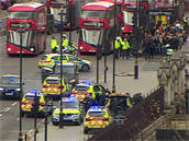 Útoník byl nejspí zastelen, na westminsterském most najel do davu lidí.