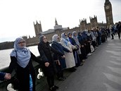 Muslimské eny na Westminsterském most.