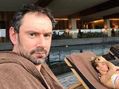 Emanuele Ridi a Lucie Hunárová si uívají v luxusním italském hotelu.