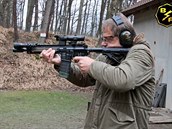 Vasil Mohorita se na FB prezentuje i s palnými zbranmi.