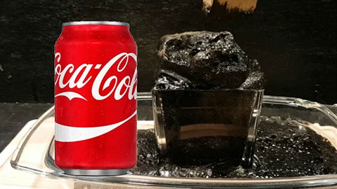 Coca-Cola se v aludku mní na odpornou pnu