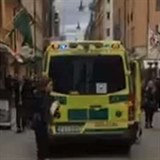 Ve švédské metropoli Stockholmu najelo nákladní auto do davu lidí.