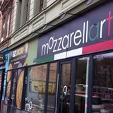 Dvku vidli i provozovatel italskho obchodu Mozzarellart.