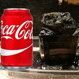 Coca-Cola se v aludku mn na odpornou pnu