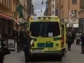 Ve védské metropoli Stockholmu najelo nákladní auto do davu lidí.