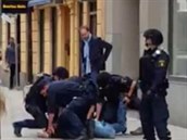 Policie zatýká mue v centru Stockholmu