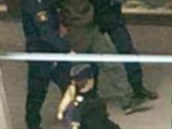 Policie zatýká druhého mue v centru Stockholmu