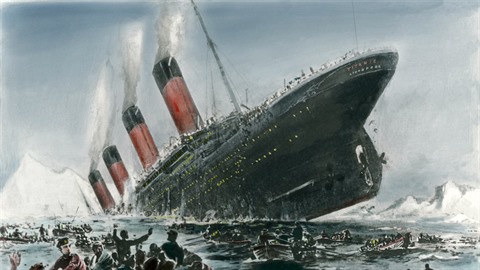 Epická fotka: Titanic jde ke dnu!