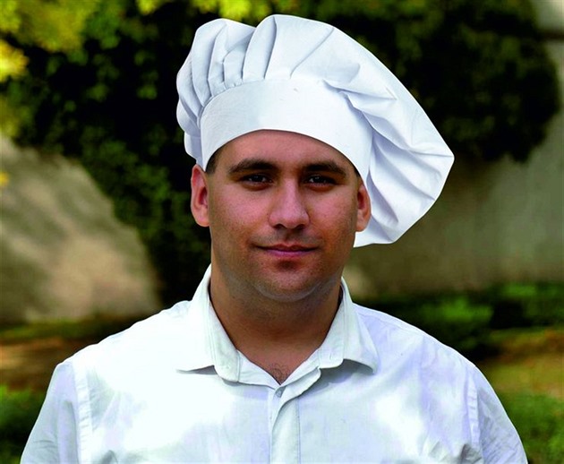Toto je Michal husák, autor Nové romské kuchařky.