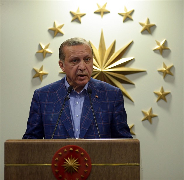 Recep Erdogan zvítězil v referendu o posílení prezidentských pravomocí. Bude...