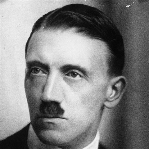 Adolf Hitler vypadal cel ivot prakticky stejn.