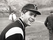 George Bush hrával za studentských let baseball.