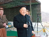 Severní Korea vlastní jaderné zbran a nevyzpytatelný vládce Kim ong-un jimi s...