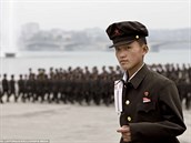 Unikátní fotky ukazují, jak ijí, cvií a baví se severokorejtí vojáci