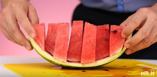 Víte, jak nakrájet meloun?