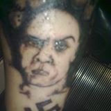 K Bel zveejnil na Facebooku tak tuto detailn fotografii tetovn.