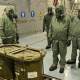 Ruští vojáci při likvidaci syrských chemických zbraní na začátku války